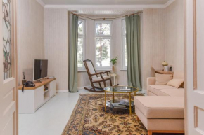 Spacious vintage 2BR, 2bath apartment